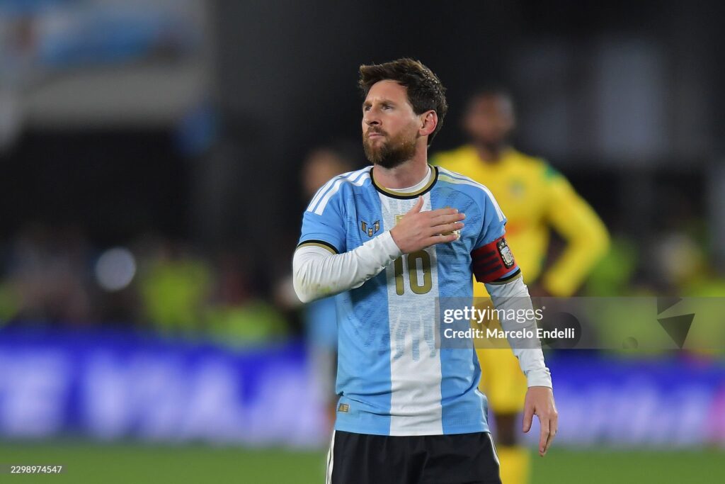 Lionel Messi pensiun dari Timnas Argentina dan mendapat pesan haru dari Cristiano Ronaldo